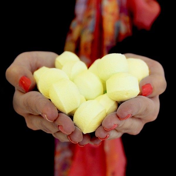 13kg-box-of-chill-pills-mini-bath-bombs-pinacolada349