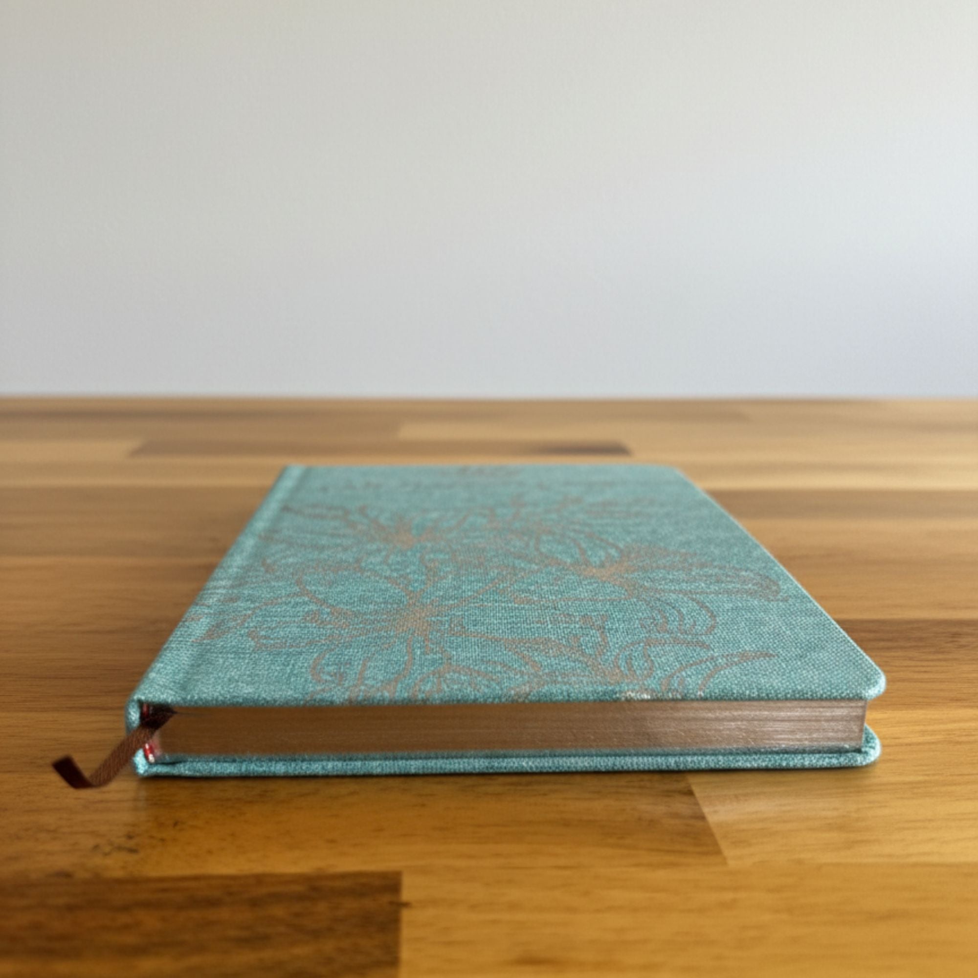 blue-gratitude-journal-with-silver-lining-120-pages-i-am-thankful-for679