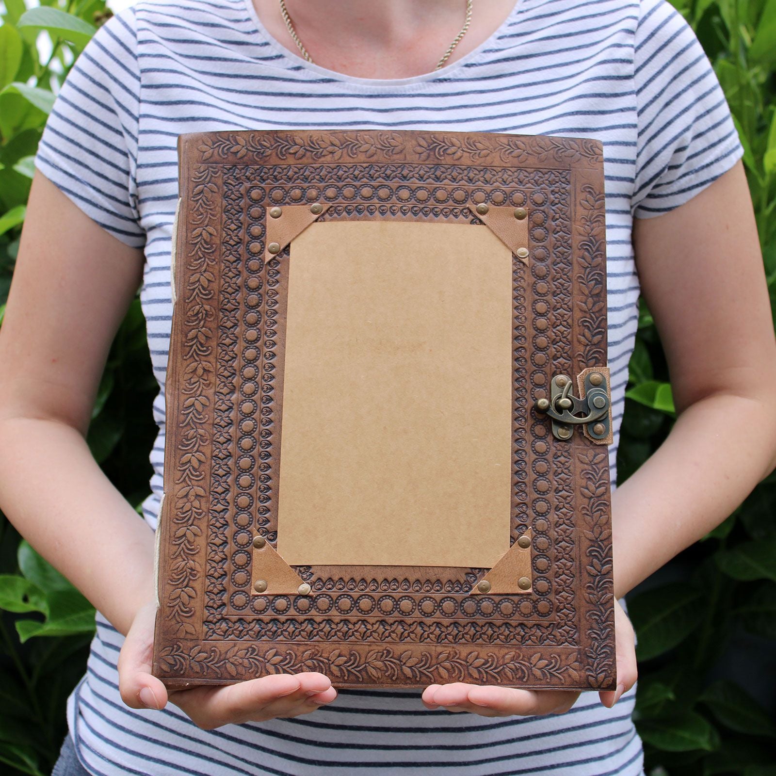 huge-customisable-visitor-leather-book-10x13-200-pages691