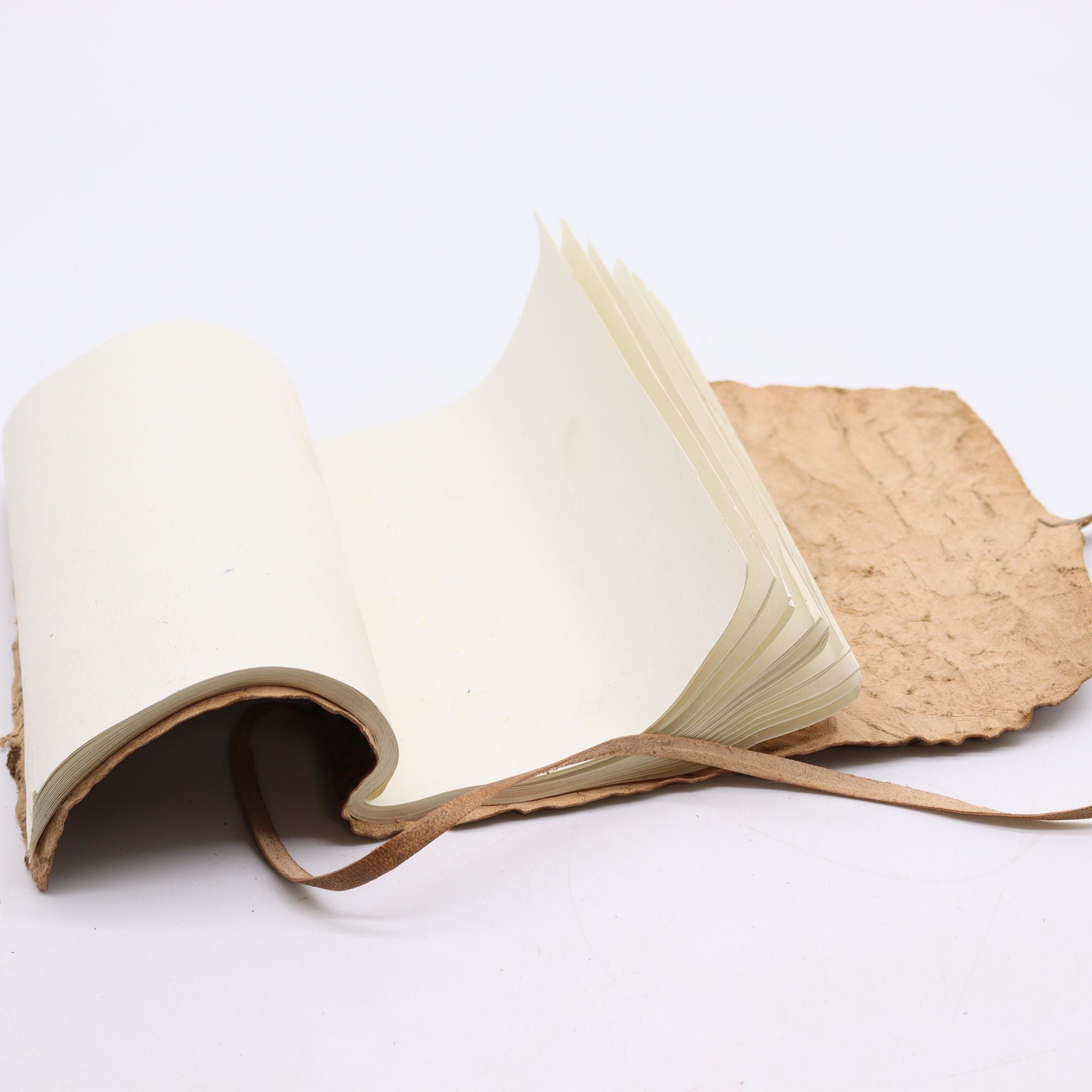 rolled-leather-travel-notebook-96-pages-natural-21x15cm685