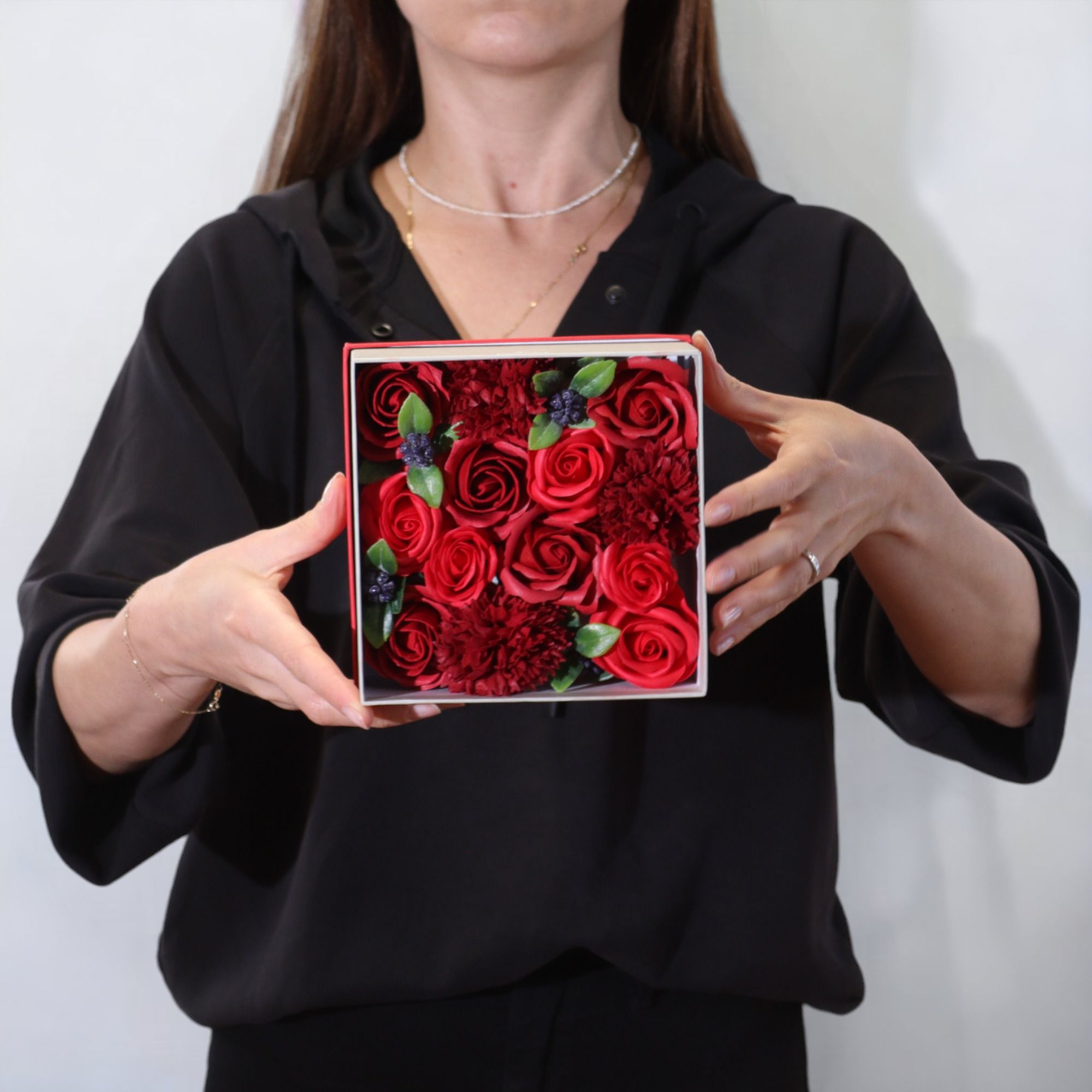square-box-classic-red-roses749