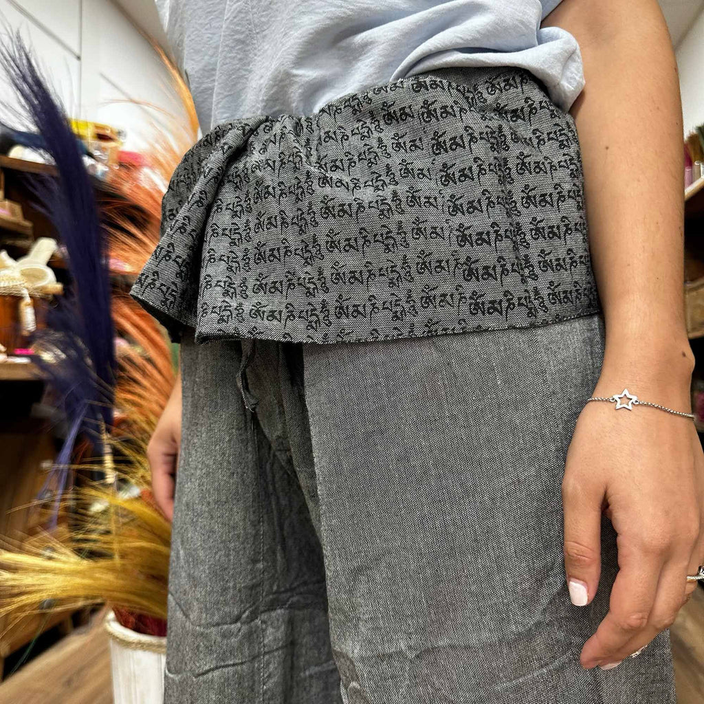 yoga-and-festival-pants-thai-fisherman-mandala-mantra-on-grey774