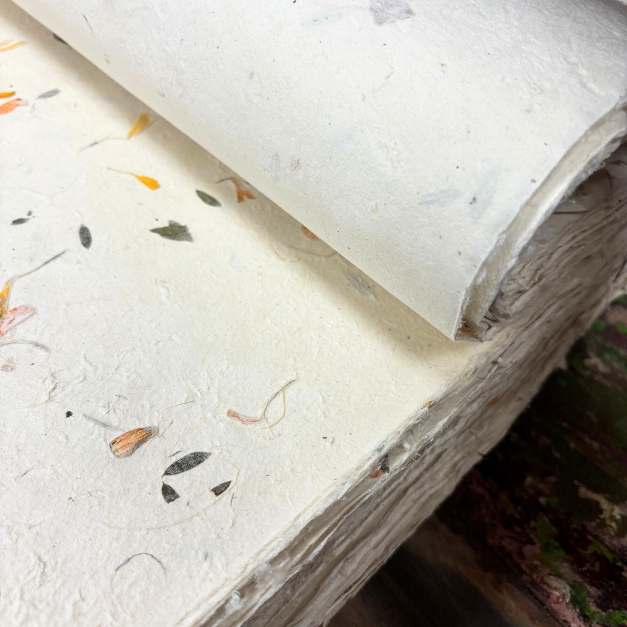 lokta-craft-wrapping-paper-51x76cm-mixed-floral-cotton643